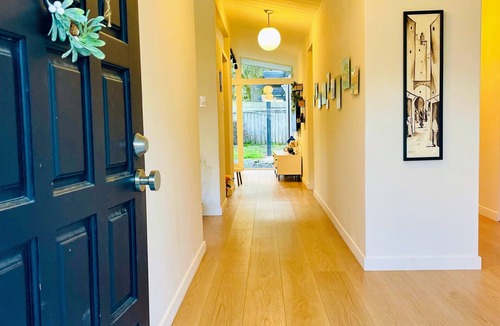 San Rafael House | Bright, modern Marin home nestled between San Francisco & Napa Valleyn