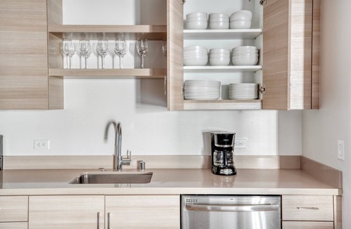 Hillsdale Apartment | Bright San Mateo 2BR w/Gym, Pool & W/D, nr Town Sq mall, by Blueground