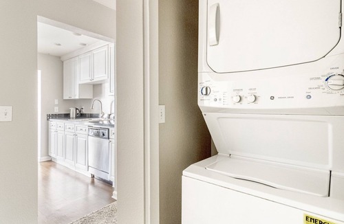 Santa Clara Apartment | Bright Santa Clara 2BR w/W/D, Gym, Pool, walk to Safeway, by Blueground