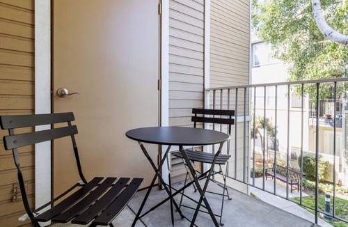 Santa Clara Apartment | Bright Santa Clara 2BR w/W/D, Gym, Pool, walk to Safeway, by Blueground