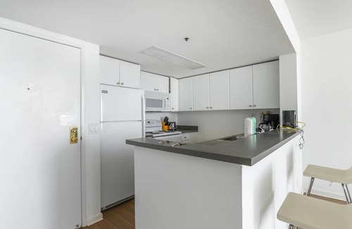South Beach Apartment | Bright South Beach 1BR w/Sun Deck & Gym, nr Waterfront, by Blueground