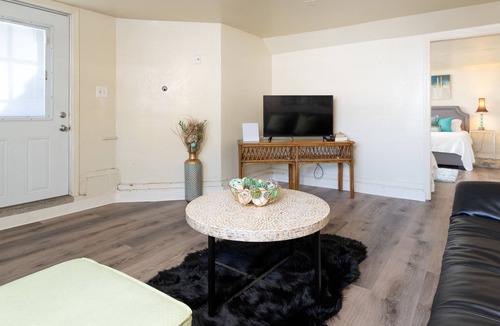 Ralph Bunche Apartment | Bright & Spacious 1-Bedroom Apartment - Sleeps 5 Guests!