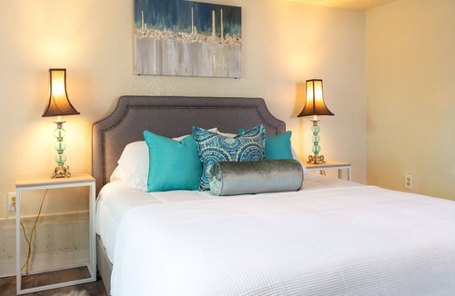 Ralph Bunche Apartment | Bright & Spacious 1-Bedroom Apartment - Sleeps 5 Guests!