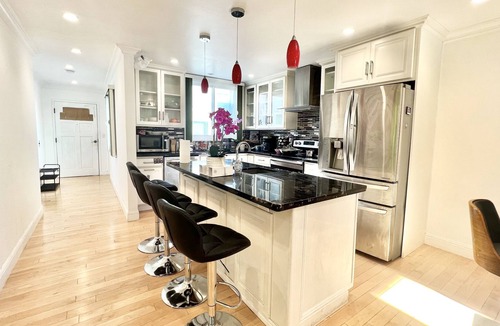 Inner Richmond Apartment | Bright Spacious 3bd/3bath Apt in the Heart of SF!