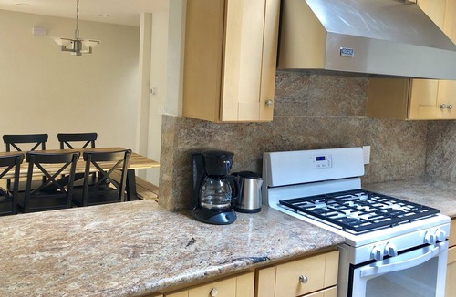 San Bruno House | Bright whole house 6br/2ba Wifi Parking SFO 8 min