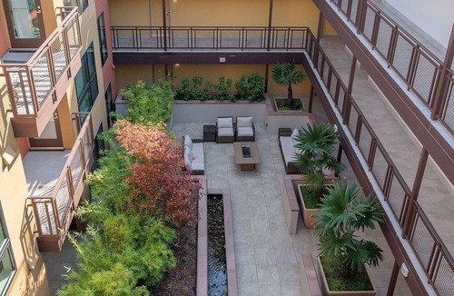 Walnut Creek Apartment | Broadway Plaza and Hot Tub in Walnut Creek