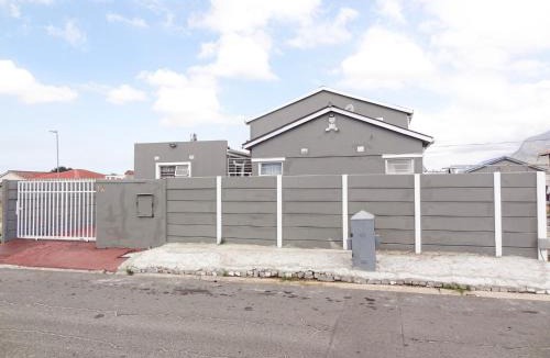 Cape Town House | Brooklyn Queens and Kings Guesthouse