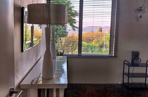 Muckleneuk Apartment | Bruna's Italian private apartment -the Olivo Suite