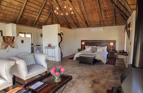 Paterson Cabin | Bukela Game Lodge Amakhala Game Reserve