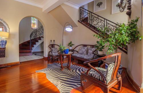 Durban North Villa | Burleigh Villa 7 Bedrooms & 6 Bathrooms