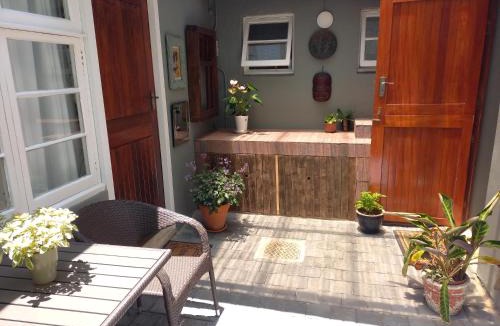 Umhlali Beach Bed & Breakfast | Bush Willow Suite - Villa Roc Guesthouse, Salt Rock Ballito Solar Power