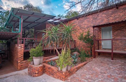 Pretoria Apartment | Bushbaby Cottage in Hartbeespoort