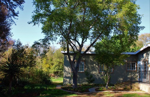 Muldersdrift House | Bushwillow Spacious cottage for 2 people with private garden access!