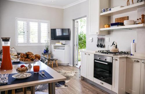 Onrus Apartment | C'estÇa Cottage Modern Luxurious Sounds of the Sea