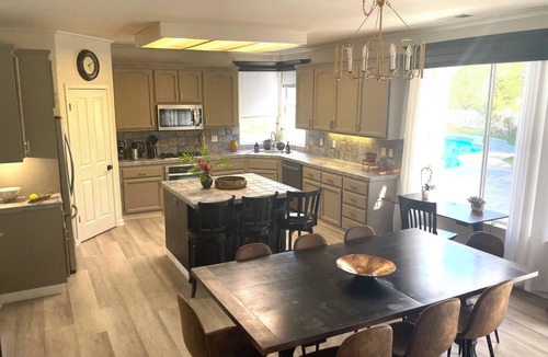Ridgemark House | California Tropical Refuge with Pool and Hot Tub accommodating large groups
