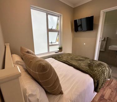 Constantia Apartment | Camellia Cottage - Courtyard Room