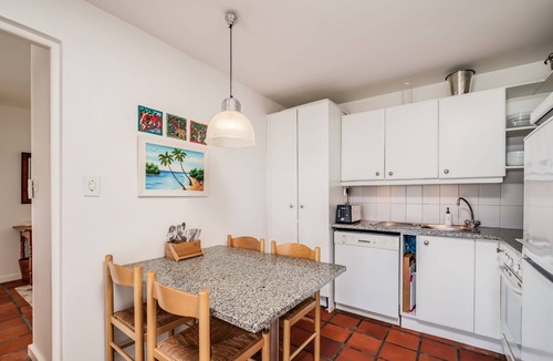 Camps Bay Apartment | Camps Bay Holiday Apartment w Private Pool CBT Palm Suite