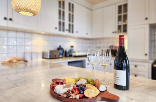 Bishopscourt House | Camps Bay Luxury Family Retreat – Lush & Stylish