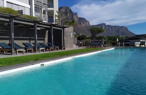 Camps Bay Apartment | Camps Bay Luxury studio apartment - The Crystal