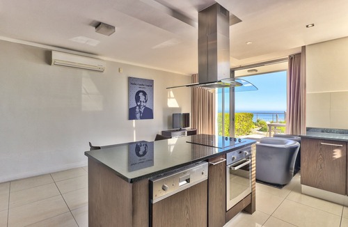 Camps Bay Apartment | Camps Bay One Bedroom apartment - luxury stay with sea view!