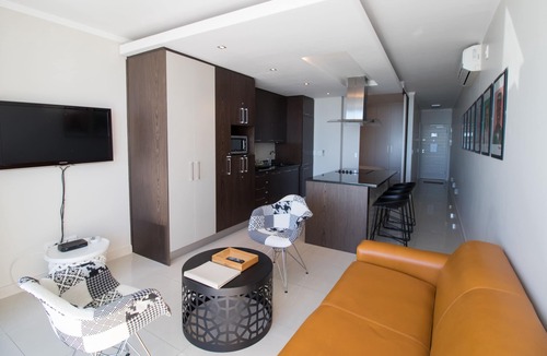 Camps Bay Apartment | Camps Bay One Bedroom apartment - luxury stay with sea view!
