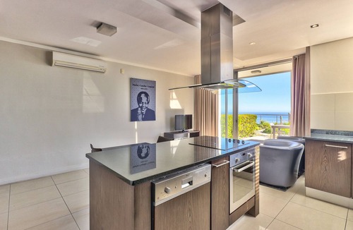 Camps Bay Apartment | Camps Bay One Bedroom apartment - luxury stay with sea view!