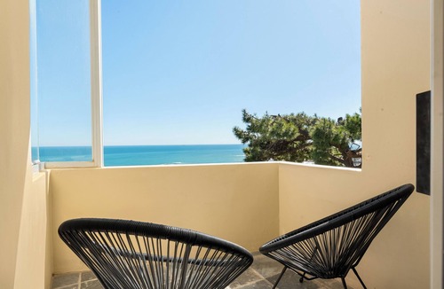 Camps Bay Apartment | Camps Bay Studio Apartment with Amazing Views!
