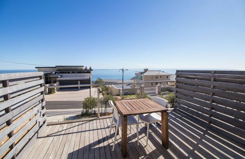 Camps Bay Apartment | Camps Bay studio apartment - luxurious with stunning sea view