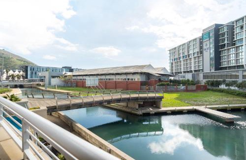 Victoria and Alfred Waterfront Apartment | Canal Quays Apartments