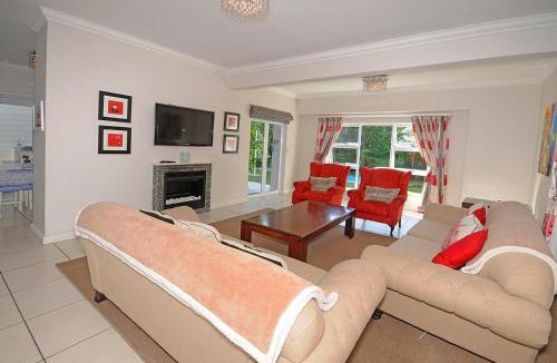Claremont Villa | Cape Town Lock-and-Go Holiday House