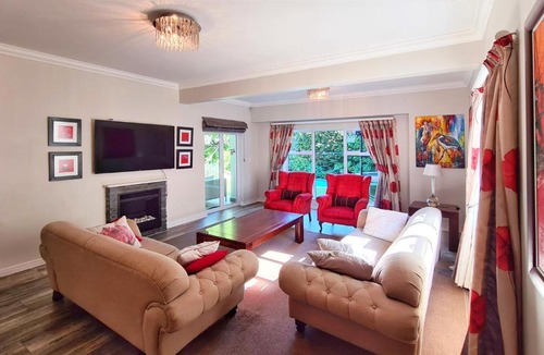 Claremont House | Cape Town Lock-and-Go House Ideal for your Holiday
