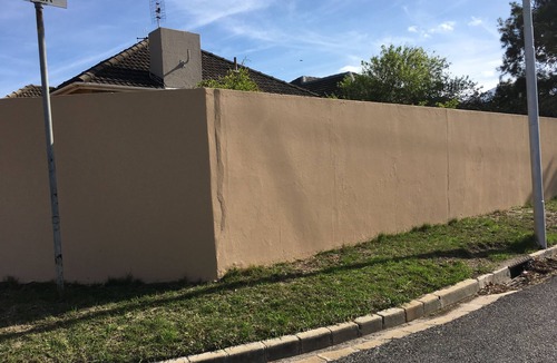 Plumstead House | Cape Town (Plumstead), South Africa, 3 bedroomed 2 bathrooms free standing house