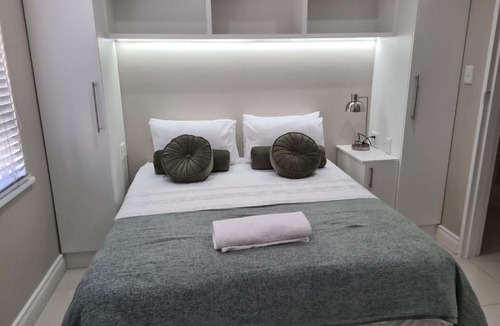 Kraaifontein Villa | Cape Winelands Business Villas