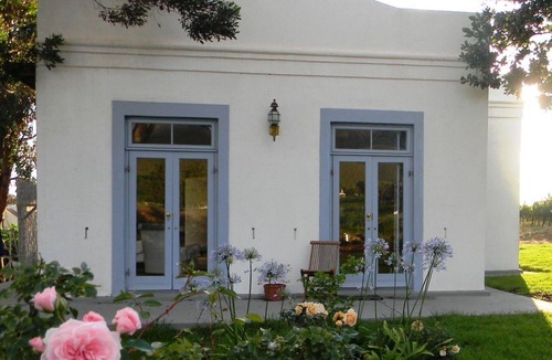 Langeberg House | Cape Winelands cottage 90m2 with beautiful views of vineyards, mountains & orcha