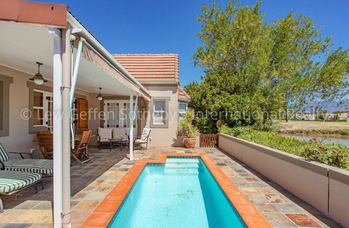 Paarl House | Cape Winelands Golf Estate