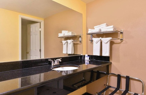 New Era Park Hotel | Capital City Inn Sacramento Convention Center CA