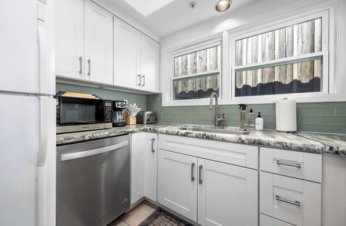 Capitola House | Capitola Village Condo - 1 min walk to beach