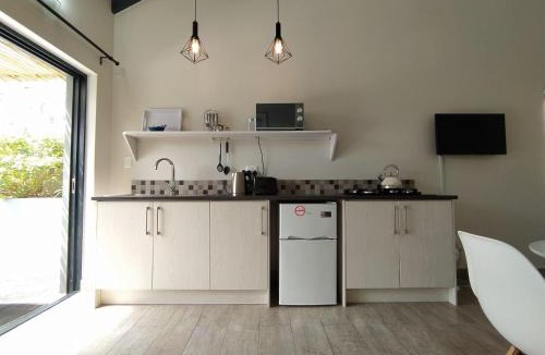 Robberg Beach Apartment | Capricorn Studio Two - 150m to Solar Beach, Patio & Braai, Wifi, DSTV & Netflix