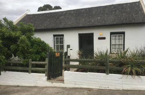 Bredasdorp House | Carneddie Cottage - main
