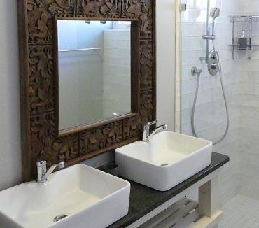 Mpofana House | Carshalton Cottage