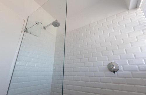 Green Point Apartment | Cascades 507 by CTHA