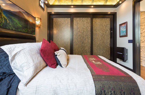 Eureka Valley House | Castro Bali Oasis with Garden Hot Tub/Fast Internet/Parking
