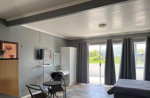 Cape Saint Francis Apartment | Casual, beachy and 100m to Seals Surf Spot