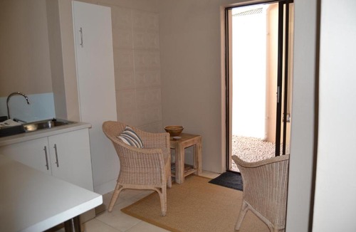 Summerstrand Apartment | Caulfield Self Catering Apartment #SOLAR ENERGY - NO LOADSHEDDING