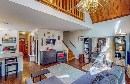 Cazadero House | Cazadero 2BR creekside cottage — fenced yard, dogs welcome