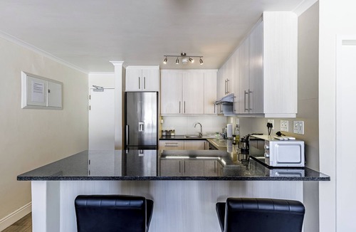 Bo'Kaap Apartment | CBD Loft | Mountain View, Balcony, Aircon, Parking