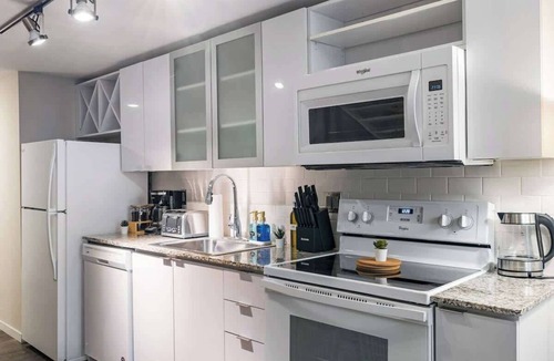 Downtown Cincinnati Apartment | CBD OTR Gym, Pool, Free Parking, Steps to Stadiums