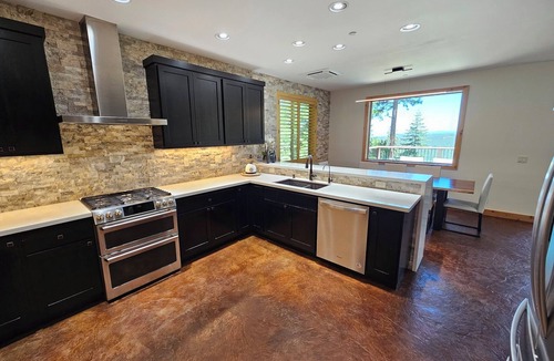 Mi-Wuk Village Cabin | Cedar Rock Cabin: 3 bedroom in Mi-Wuk Village