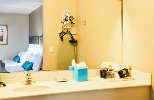 Downtown San Francisco Hotel | Central Motel SoMa Room with 2 Double Beds,Free Parking, Breakfast, Near Moscone
