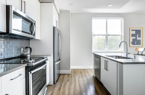 San Carlos Apartment | Central San Carlos 1BR w/Gym, Pool, walk to Train & Shops, by Blueground